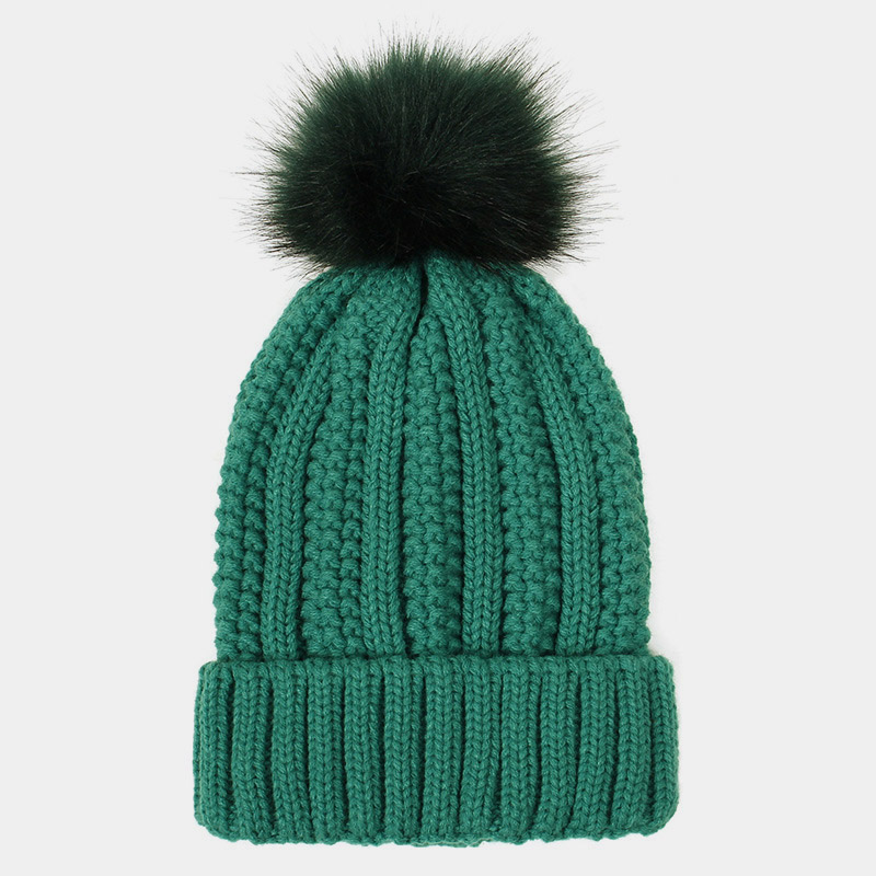 H00043 Cappello con pompon lavorato a maglia con avvolgimento di filo intrecciato